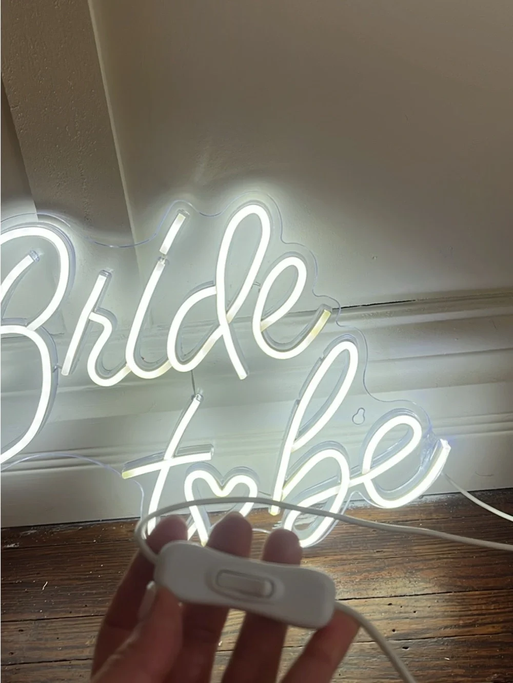 White 'Bride to Be' LED Neon Sign - Party Decor